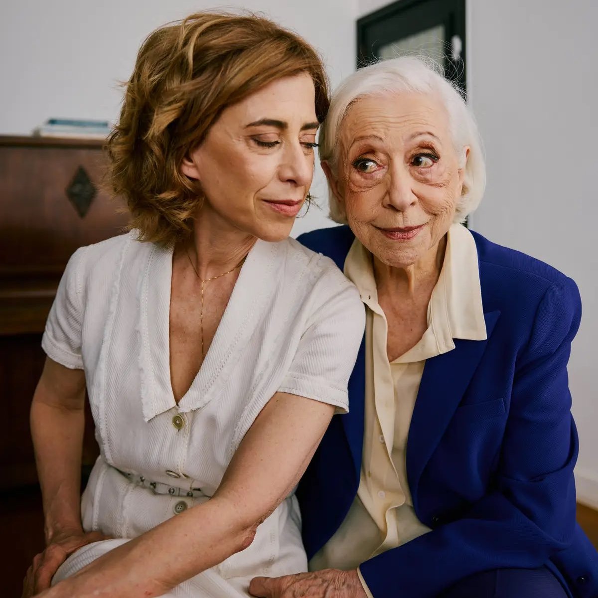 Fernanda Montenegro sobre Fernanda Torres:

“Há um milagre na minha vida. Viver quase 100 anos e ver minha filha se realizar como ser humano e artista criativa. Fernanda é uma alma renascentista. Ela já ganhou antes, durante e depois. Ser indicada é o Oscar em si.”