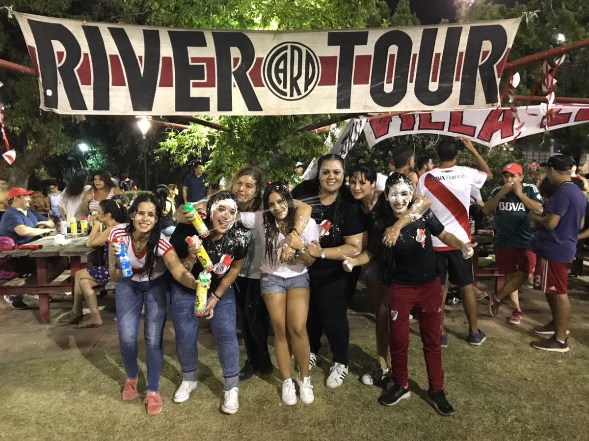 Febrero de carnavales en los viejos quinchos de #River .
Y muy buenos amigos pude encontrar 👌🏼❤️🥹 🎶 
⁦<a href="/ElRiverTour/">El River Tour</a>⁩