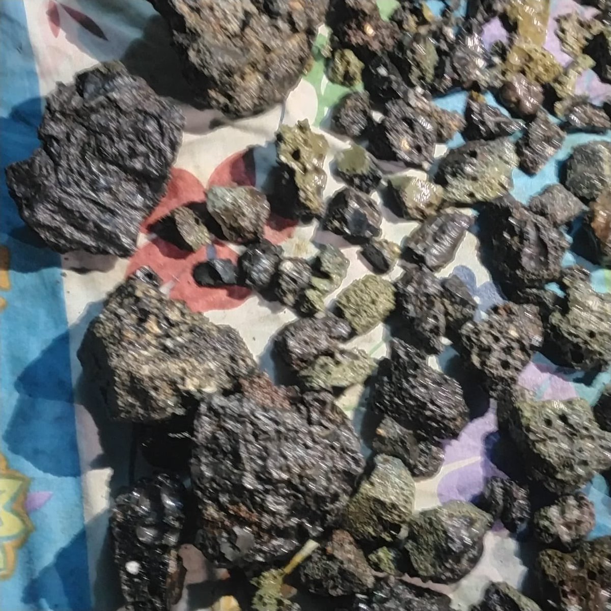shmhos's tweet photo. @interesting_aIl My beautiful meteorite https://t.co/IFSW75V2TK