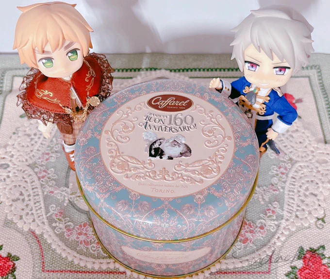 あげるの忘れてた 今年の自分用のチョコいつも買ってるとこだけど記念デザインっていわれたらそっち買っちゃうよね ね〜おいしいチョコだよ〜
