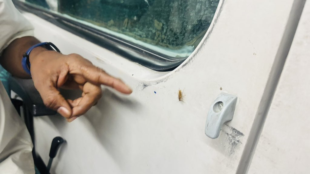 AMITDUVANI's tweet photo. 12026 cockroach all over place and no one is listening in railways staff  PNR :4834139805 @narendramodi @RailMinIndia @IRCTCofficial @PiyushGoyal https://t.co/sYGHnNDlyc
