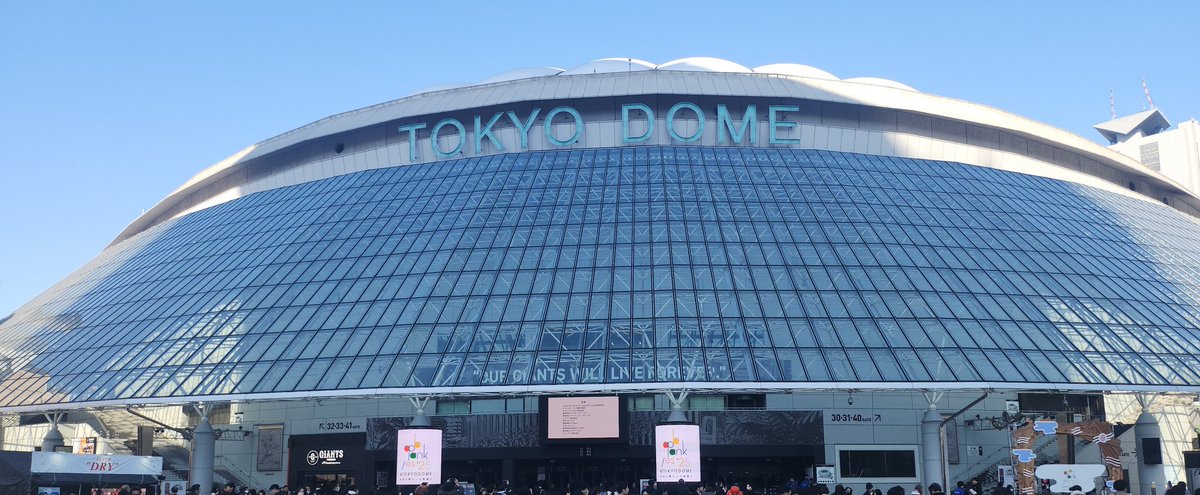 kummy_710's tweet photo. 東京ドームということで久々の参加だったけど、ほんとに音楽を浴びまくった1日で楽しかった✨
Real Faceやマッキー、B'zの共演などほんとに年代的に突き刺さるものだらけだった😭
桜井さんと稲葉さん、マッキーが共演するなんて、中学生の時の自分に教えてあげたい…！
#BankBand
#apbankfes25 https://t.co/Ns5KLa4P2p