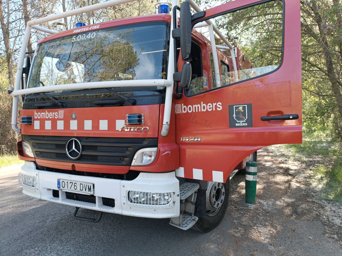 15/02/25 Rescat de persona ferida per caiguda des d'un cavall, zona Torrelles de Ll.
#Begues 
Intervenen:
🚒 #bomberscat  
🚑 <a href="/semgencat/">SEM. Generalitat</a> 
Recorda! si ➡️👀⬇️ <a href="/112/">112</a> 
🔥❄️🌪️⚡💦➡️☎️➡️1️⃣1️⃣2️⃣