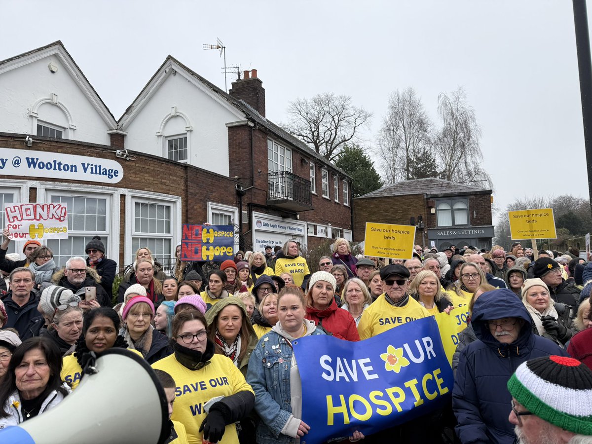 Great to join our fantastic Much Woolton Councillor Josie Mullen and other political parties in Liverpool today campaigning to maintain in patient services at Marie Curie