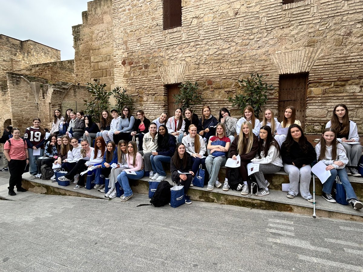 WKGS MFL Department tweet media