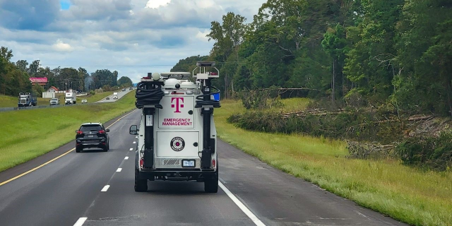 LinsyShaw's tweet photo. T-Mobile has activated its emergency operations and preparedness plan as Hurricane Milton approaches Florida, mobilizing its emergency teams to help keep customers, communities, first responders and others connected. https://t.co/d4uluL9X7f https://t.co/U5m5tVl8Sq