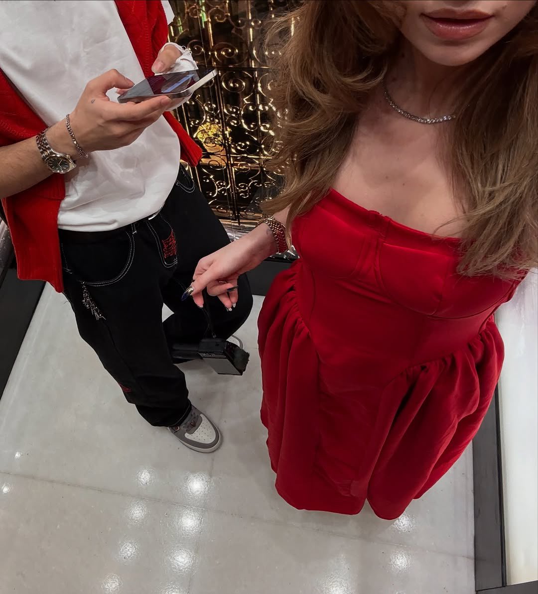 csolmazofficial's tweet image. Cemre yeni bir post paylaştı! 

instagram.com/p/DGEG8sxs3nP/…

#cemresolmaz  #cemcel