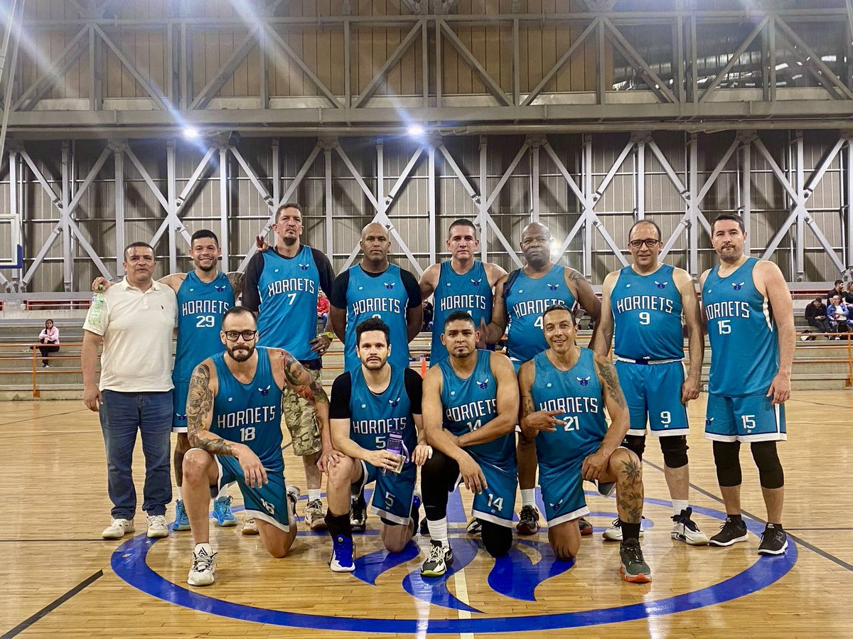 El deporte une propósitos y construye sociedad desde la sana competencia y el compañerismo.

Disfrutamos del torneo municipal Maxi 40 de Itagüí, un espacio que durante años ha sido la excusa perfecta para compartir con amigos e impulsar la práctica del baloncesto en la ciudad.