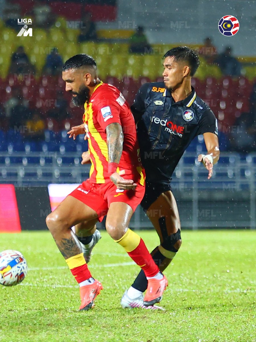 MFL_MY's tweet image. 📷 Aksi MFL Challenge Cup  2024-2025 | Perlawanan Akhir 1

Selangor FC 3-2 PDRM FC

#MFLChallengeCup2024-25 #DemiLigaKita