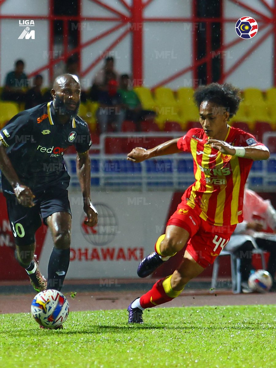 MFL_MY's tweet image. 📷 Aksi MFL Challenge Cup  2024-2025 | Perlawanan Akhir 1

Selangor FC 3-2 PDRM FC

#MFLChallengeCup2024-25 #DemiLigaKita