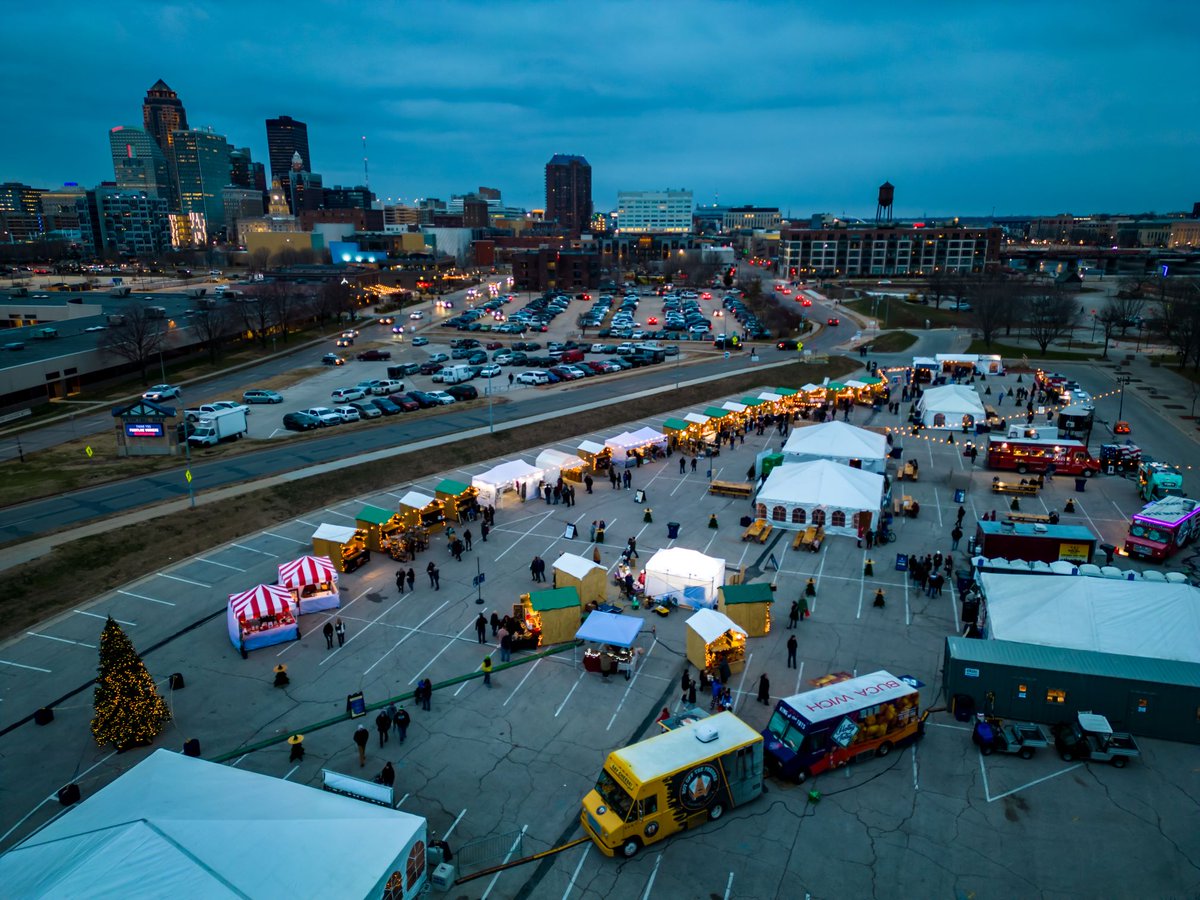 christmasdsm's tweet photo. Call for Vendors: Christkindlmarket Des Moines 2025 - https://t.co/3eCXbL8dwZ https://t.co/aV7Ltq68q0