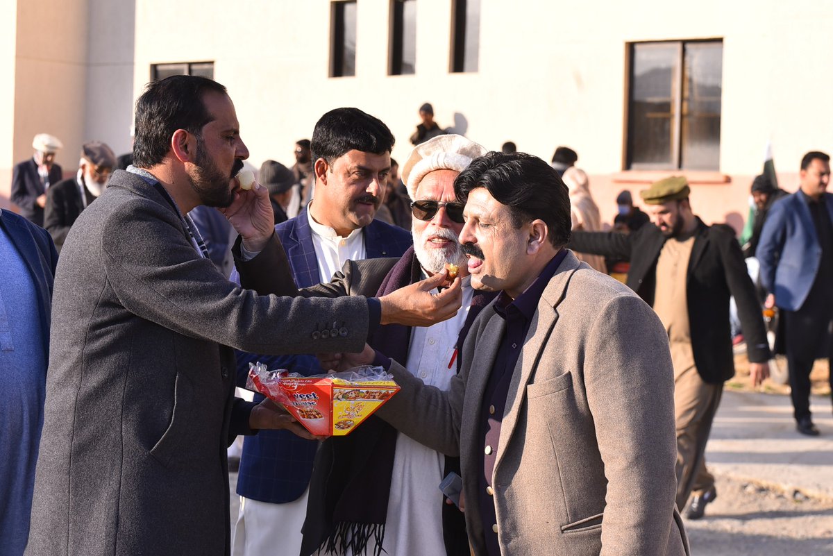 Sahood راولاکوٹ۔سپریم کورٹ کے فیصلے کے بعد کارکنان سردار تنویر الیاس کی طرف سے ...