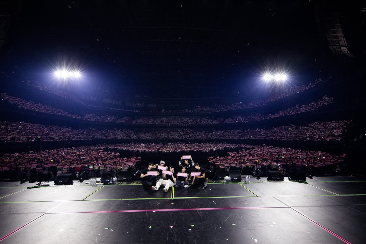 [PHOTO]

20250215 @ 2024 - 2025 INFINITE
15TH ANNIVERSARY CONCERT
<LIMITED EDITION> in YOKOHAMA

이번 공연에서만 볼 수 있는 찐 '한정판'
무대로 달달 치사량 한도초과🍯🤎
내일도 행복 충전! 당 충전 예약! ˗ˏˋ♡ˎˊ˗

#인피니트 #INFINITE
#15TH_ANNIVERSARY_CONCERT
#LIMITED_EDITION