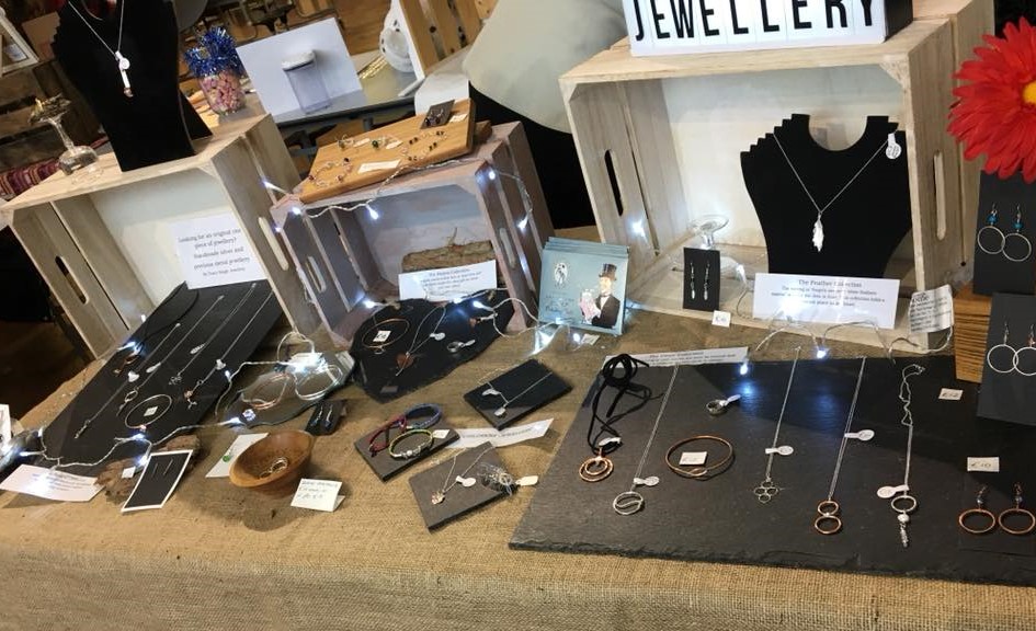 FarsleyMarket's tweet photo. Indoor Crafters Saturday 22 Feb @FarsleyMarket
#FredandBo #StiltwalkersGlass #FIIYAwax #FoxturnalCrafter #LastingImpressions #FriendsBooksale #RobinsandRainbows #TrinityCrafts #FlorentinaJewellery
#TracyHaighSilver #ApparelPromo
#StJohnsCafe
https://t.co/lHPHILZ640 https://t.co/kzAOrQir7Y