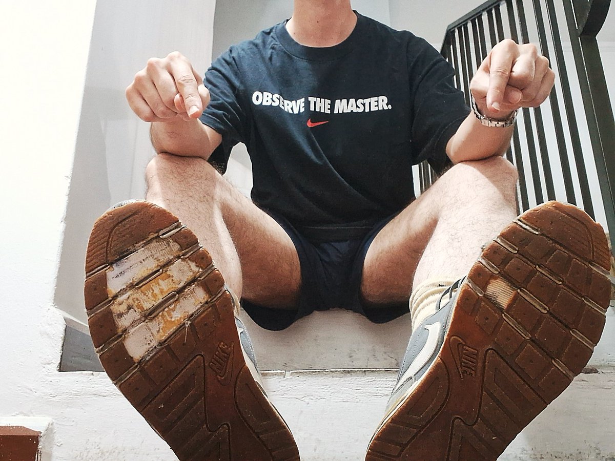 Observe the master.😏👣🧦👟🔥🧀🐽
#dirtysneaker #stinkysneaker #smellysneaker #sweatysneaker #trashedsneaker #nikefetish #sneakerfetish #sniffmysneaker #dirtysocks #stinkysocks #smellysocks #sweatysocks #sockfetish #sniffmysocks #chule #chulezao #chuledemacho