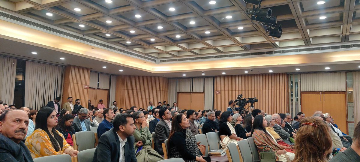 Engrossed in a Visionary Talk!

A rapt audience listens intently as Prof. David KC Cooper shares groundbreaking insights on xenotransplantation at the 10th Gyan Burman Oration. A transformative moment in medical science!

#GyanBurmanLiverUnit #Xenotransplantation