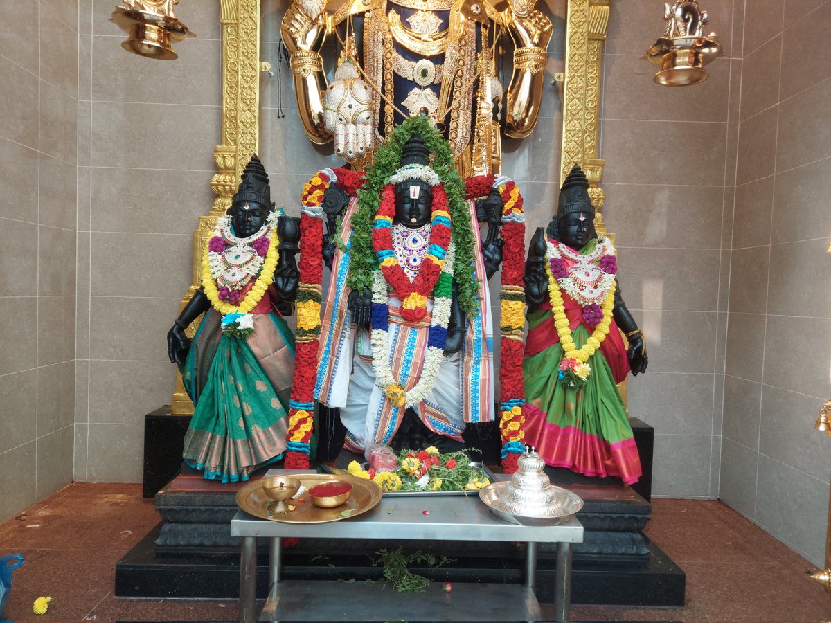 itsmebnsreddy30's tweet photo. Siva krishna Temple...💖🙏🏻
Govinda dharshnam completed💖😍🙏🏻
#Singapore #marsiling
#February15 #vibes2025 💖🤗 https://t.co/vF1tSHHGdv