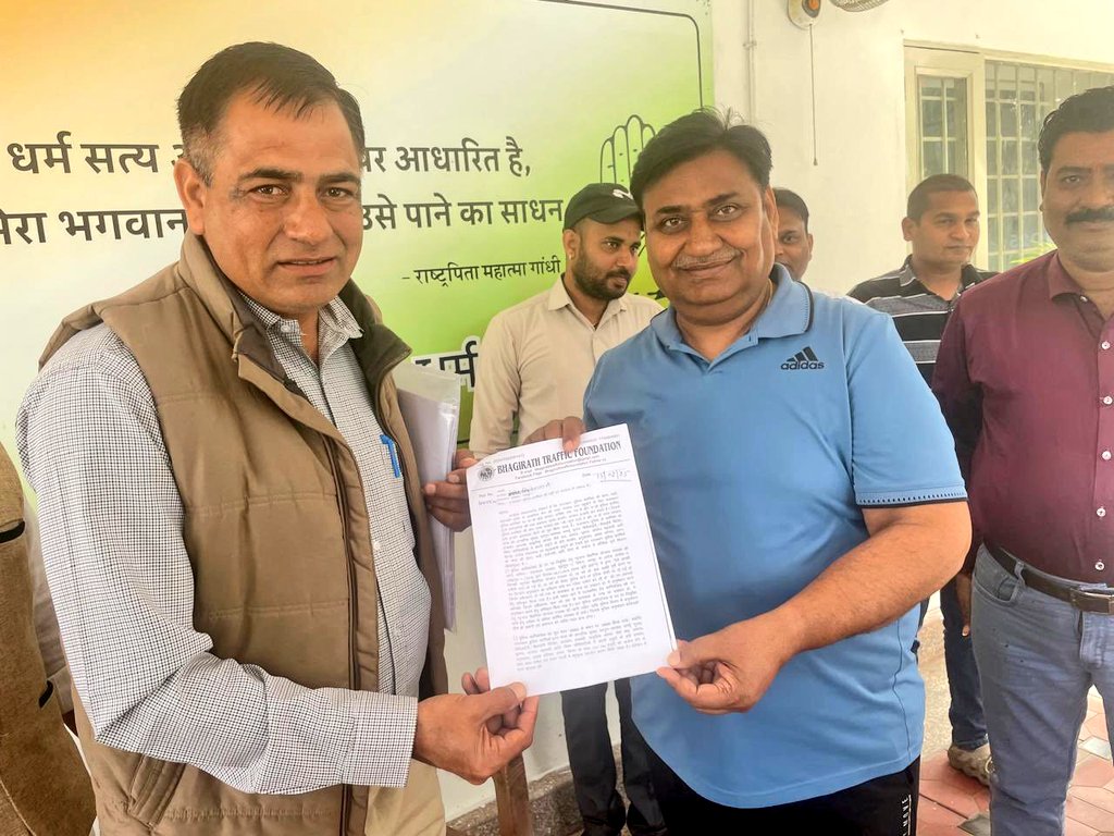 भागीरथ_ट्रैफिक_फाउंडेशन ने श्री गोविंद सिंह डोटासरा जी से मिलकर विस्तृत सार्थक चर्चा की और 11 सूत्री मांगों का ज्ञापन दिया,
श्री #गोविंद_सिंह_डोटासरा जी ने #विधानसभा में राज.पुलिस की मांगों को उठाने का दिया आश्वासन 
#पुलिस_डिमांड 
<a href="/GovindDotasra/">Govind Singh Dotasra</a> <a href="/BhagirathT47312/">Bhagirath Traffic</a>  <a href="/RajCMO/">CMO Rajasthan</a>