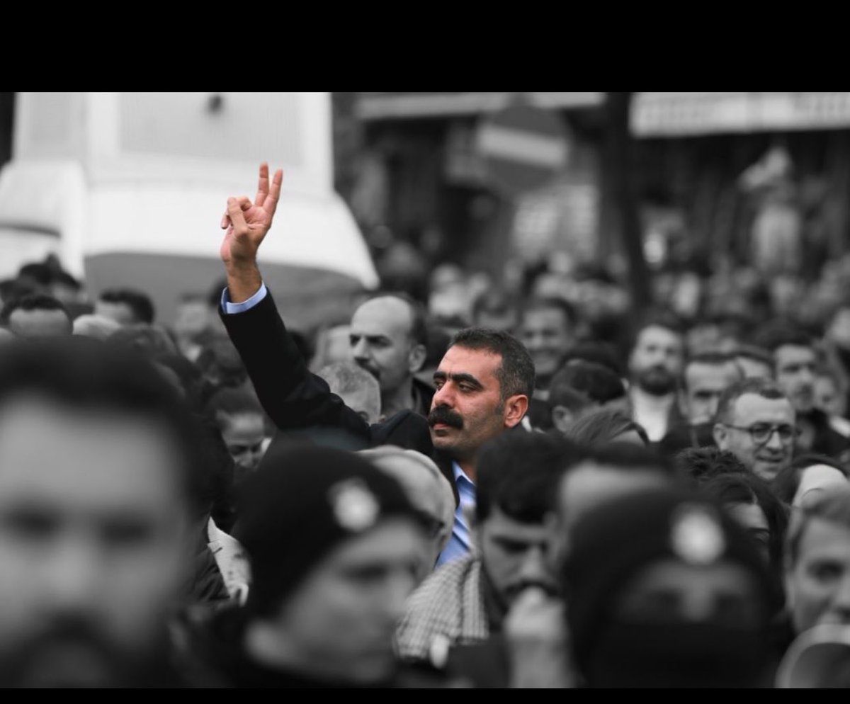 Heval01918769's tweet photo. Zorla hile ile savaşla baskıyla bizden aldıklarınızı ;barışla direnerek teker teker hakkımız olanı geri alacaz .✌️✌️#VanHalkıİradesininYanında #irademedokubma #AbdullahZeydanİrademizdir @AbdullahZeydan @neslihansedal65 @doganhatundbb https://t.co/kW8n2JdkLp