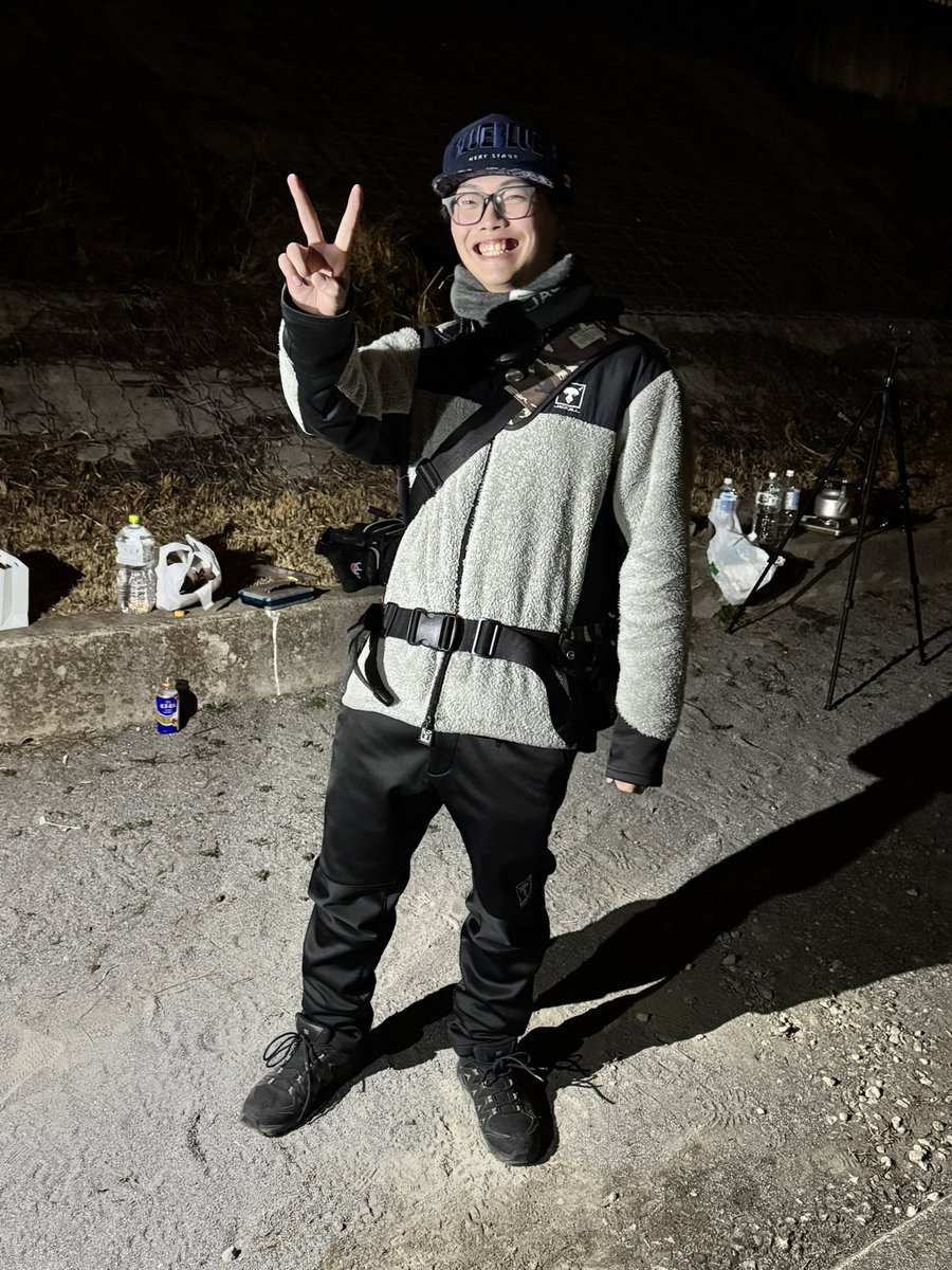 masa_chi's tweet photo. SFPC終わって速攻で湾奥行って、バチ抜け30分前にポイントINして、ルアーのテストしながら時合を待ったけど、魚のライズはほとんど無し。場所少しずれてたのかも。

が、横にいた人と話をしたら、２日後からBlueBlue松戸工場で働く新入社員だった。そのままテストモデル預けた。釣りキチばかり増えてく。