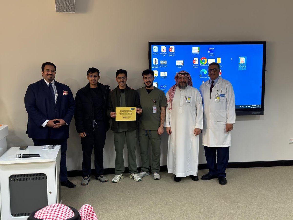 الحمدلله 

سعدت بمشاركتي في يوم أبحاث جراحة العظام و فوزي أنا وزملائي كأفضل بحث "poster presentation"

<a href="/TurkiAlatawi9/">Turki Alatawi</a> 
<a href="/Dr_ibra_/">Abdullah Alturki</a> 

كل الشكر للدكتور <a href="/Dr_Addar/">د. عبدالله عدار - Abdullah Addar</a> على إشرافه
