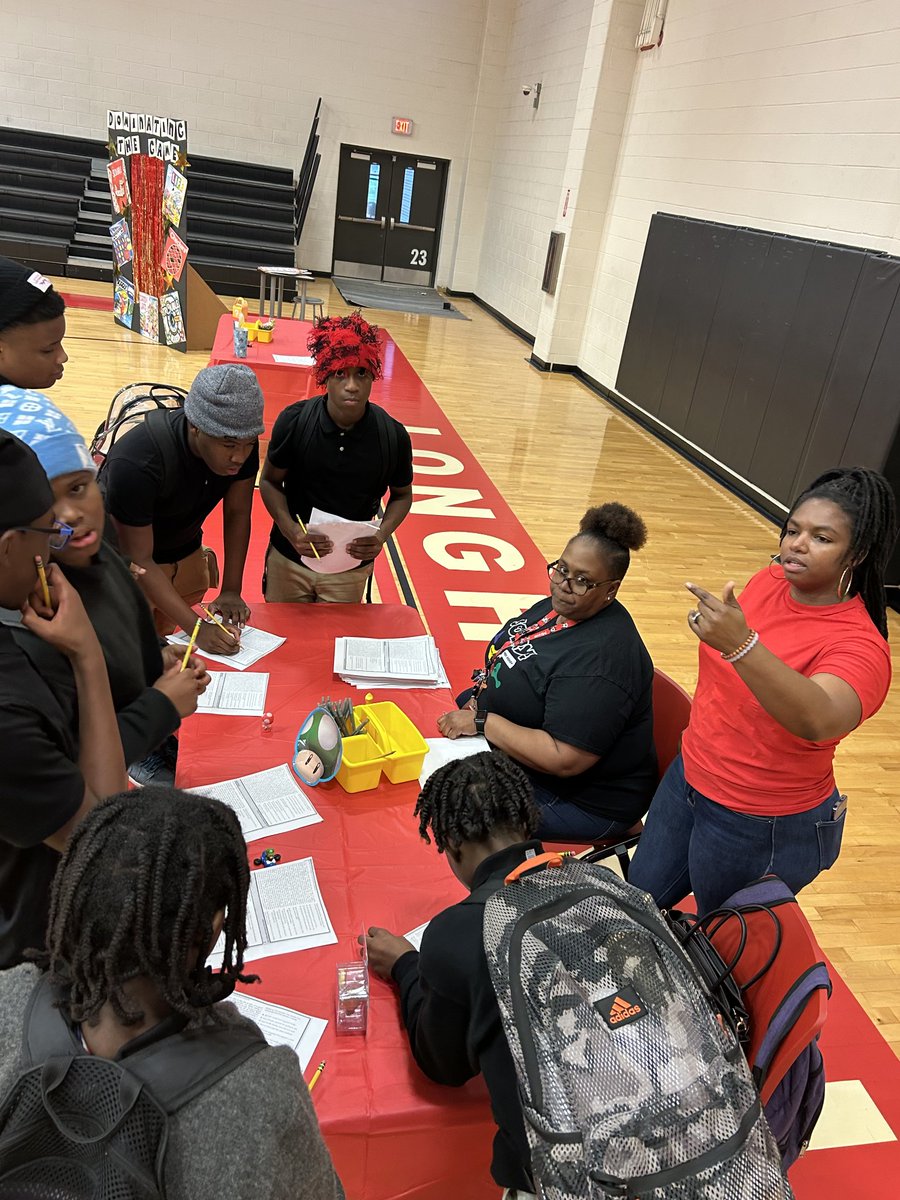 ELA/SST Curriculum Night was filled with games, fun, food, prizes, and LEARNING! #DominatingTheGame #MagnetCurriculumNight #DressDownWristband