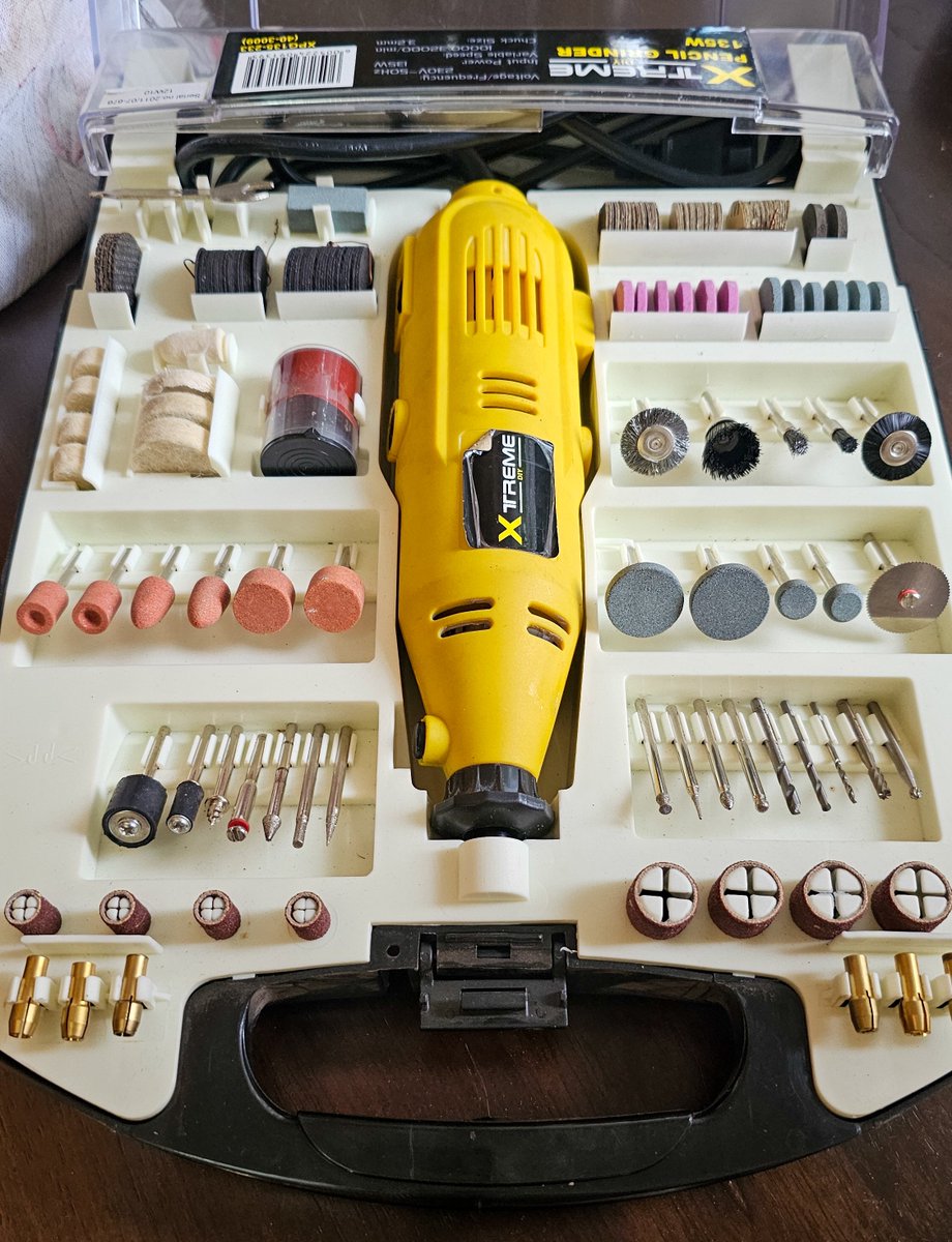 CD_Musgrave's tweet image. Kleinman het besluit hy wil #stonework and polishing doen 🪨.  #RaisingBoys 👨🏻‍🦰