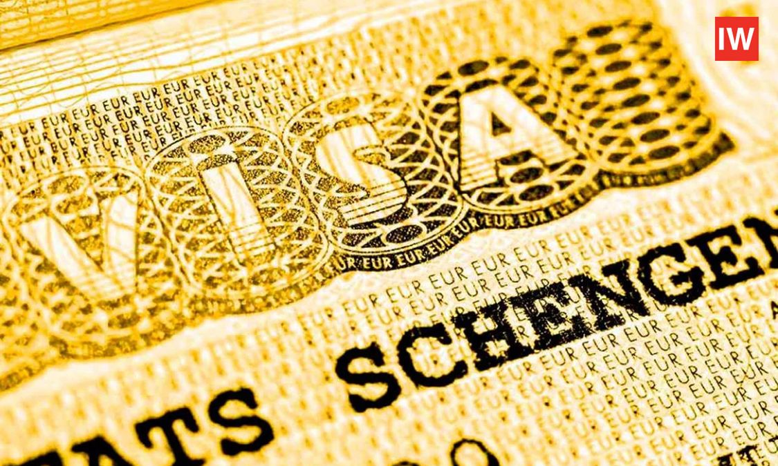 industry_wired's tweet image. 𝐓𝐡𝐞 ‘𝐆𝐨𝐥𝐝𝐞𝐧 𝐕𝐢𝐬𝐚’ 𝐑𝐚𝐜𝐞: 𝐇𝐨𝐰 𝐂𝐨𝐮𝐧𝐭𝐫𝐢𝐞𝐬 𝐀𝐫𝐞 𝐀𝐭𝐭𝐫𝐚𝐜𝐭𝐢𝐧𝐠 𝐖𝐞𝐚𝐥𝐭𝐡𝐲 𝐈𝐧𝐯𝐞𝐬𝐭𝐨𝐫𝐬

zurl.co/Trly4

#GoldenVisaPrograms #GoldenVisa #ForeignInvestors #Investments #WealthyInvestors #IW #IWNews #IndustryWired