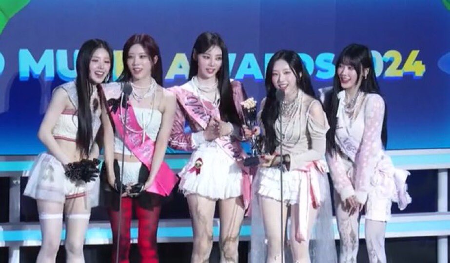 ARTMS won their first major award at the same venue the last LOONA Concert in South Korea was held. ❤️

📍JangChung Arena

#ARTMS #아르테미스 #MODHAUS