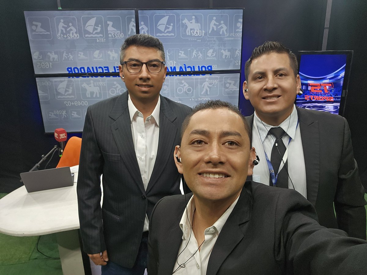 Mauricio10zu's tweet photo. Hoy estuve transmitiendo la primera válida de la #CopaFEC 2da edición, competencia ciclista #Yovivoseguro organizada por la @PoliciaEcuador. ¡Fue un placer compartir la acción en vivo por la señal de @CanalUnoEc y @radio_vigia! 🚴🏻♂️🇪🇨🚴🏻♂️🇪🇨 https://t.co/K87TY6SToq