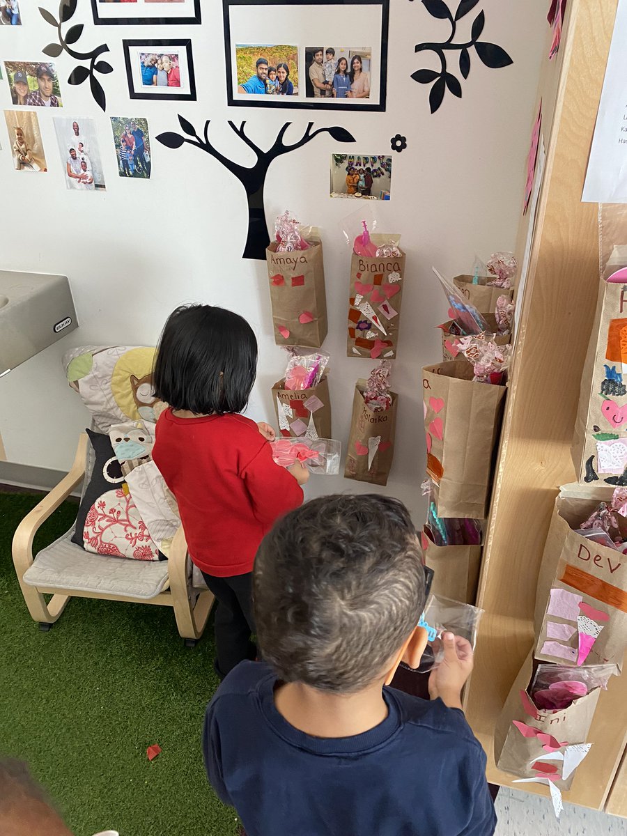 MrsHicksRECE's tweet image. St Valentine’s Day was celebrated with love and friendship! Friends helping friends deliver their special cards and treats ♥️
Name recognition is meaningful when it serves a purpose.
@BernadetteOCSB 
#namerecognition
#printingletters
#soundingletters
#skhelpingjk