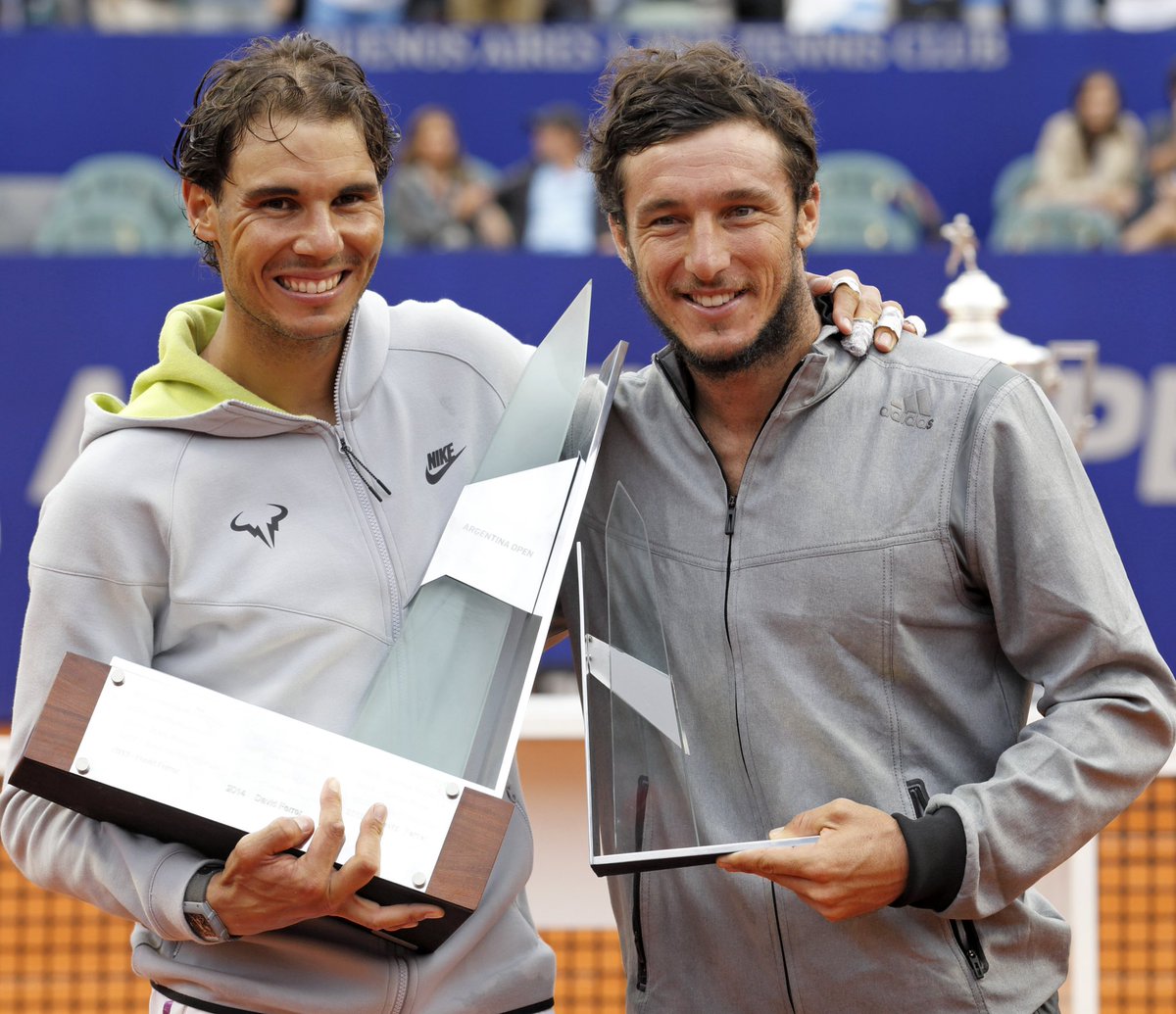 𝗥𝗶𝘃𝗮𝗹𝘀 𝗳𝗼𝗿 𝗮 𝗱𝗮𝘆, 𝗳𝗿𝗶𝗲𝗻𝗱𝘀 𝗳𝗼𝗿𝗲𝘃𝗲𝗿! 

🤜🏼 <a href="/RafaelNadal/">Rafa Nadal</a> &amp; <a href="/picomonaco/">Juan Monaco</a> 🤛🏼

🎾 @ArgentinaOpen 2015 🎾