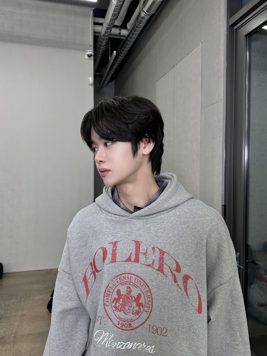 시앙형! 생일축하해요🥳
태어나줘서 정말 고맙고 항상 옆에서 많이 응원해주고 도와주셔서 힘이 많이 됐어요🫶🏻🫶🏻  앞으로 우리 클유아 멋있게 만들어나가요!! 항상 멋지고 듬직한 시앙형 정말 많이 축하하고 오늘의 주인공은 형이다 생각하고 오늘도 재밌게 보내요😚😚

🙆‍♂️生日快乐🎂🎈

#김성민