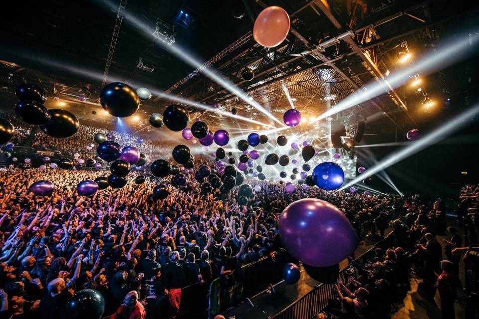 February 2017
from the final show on The End Tour in Birmingham, U.K. 
Photo: <a href="/OliverHalfin/">Oliver</a>