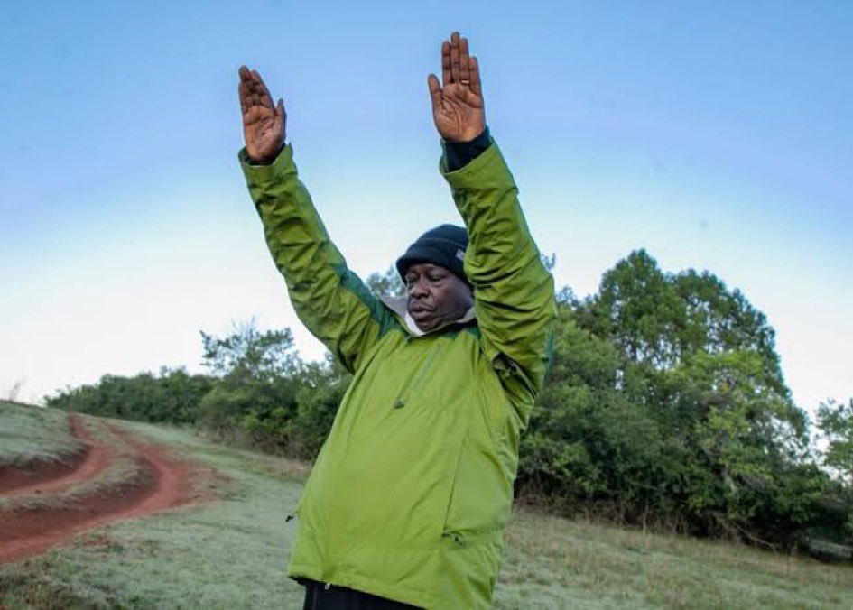 Kesho Riggy G apewe mic😂
Anaenda Church service wapi?

#AUCElections 
#railaodinga
Merino
Sterling
Round 4
Djibouti
RJR-10
RAO-20
Ugandans
Breaking News
#LEIARS 
Nwaneri
Bondo 
COYG
RAO is winning 
Drops
#MasculinitySaturday 
Ethiopia
Mahmoud Ali Youssouf