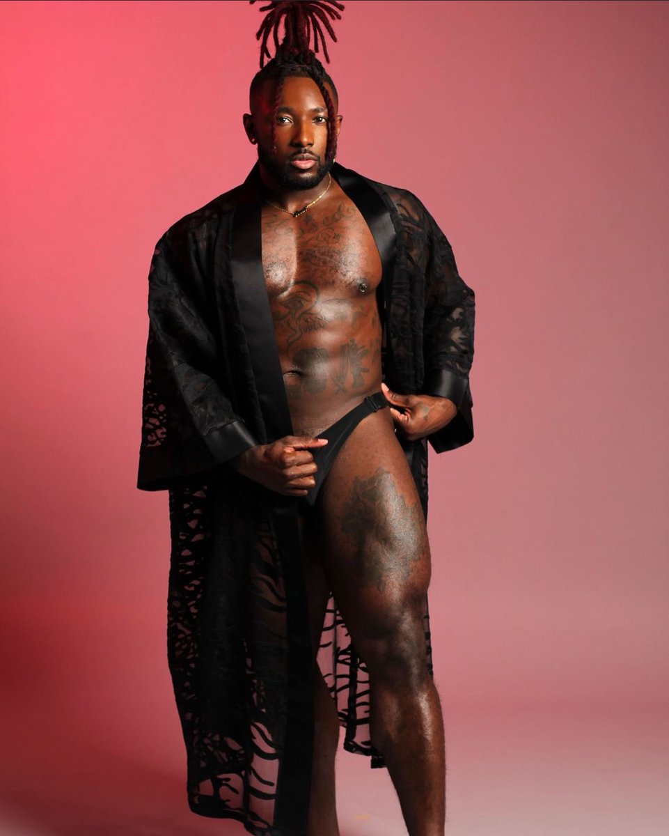 DaddiDecent's tweet photo. Kaftans &amp; Speedos 🖤

🧵🪡  X @mdiggsnyc 
📸  X  @Chris_TheGemini 
💇🏾‍♂️ X @ir3nz0_locs https://t.co/4fFWYpfZ9V