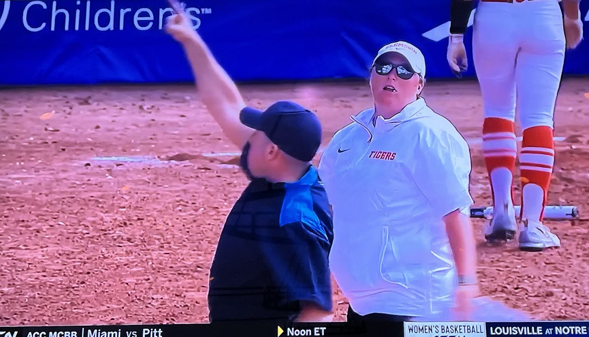 ⁦Love <a href="/clemsonsoftball/">Clemson Softball 🥎</a>⁩ coaches passion and commitment to the players and program!!! Not backing down. Umps doing everything they can to take the joy out of this game.