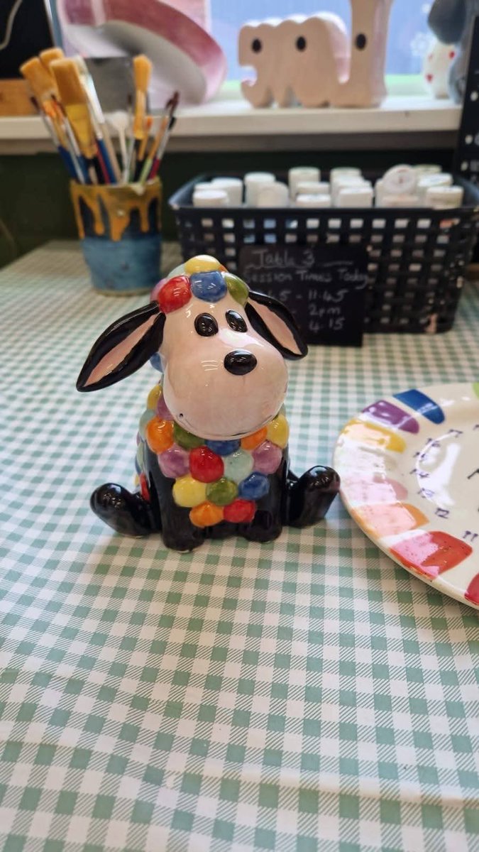 🖌️Don't miss out on #halfterm pottery painting fun at Curborough Countryside Centre, #Staffordshire 

🎨Slots are selling fast, so book today via our new booking page: thepotterycave.co.uk/booking #lichfield #staffordshire #halfterm #ThePotteryCave #potterypainting 🕰️☕
