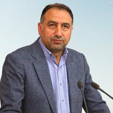 Zafer Partili Sevdagül Tunçer'den HDP'li Ali Kenanoğlu'na:

"Bak Ali efendi, sen vatan hainliği Türk mahkemelerince tescillenen ve idam edilen Seyit Rıza'yı savununca, Ümit Özdağ da tweetinde 'emperyalizmin köpeklerinin sözde eğilmeyen boyunlarını kırdık, kırarız' demiş.

Ha