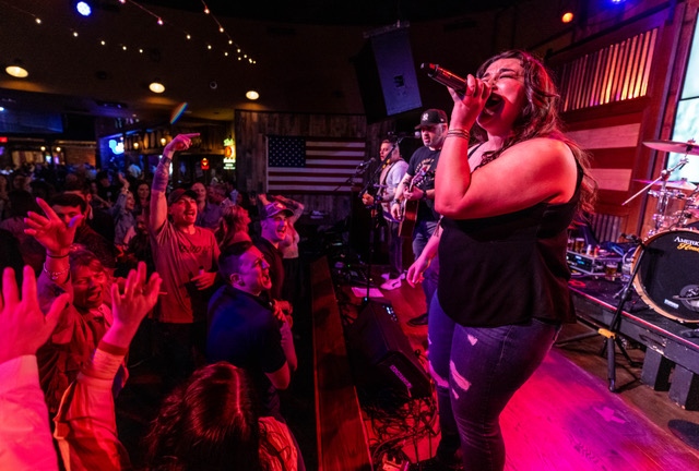 ComixRoadhouse's tweet image. On the Roadhouse Stage Tonight: American Honey will be bringing a night full of high-energy current country hits along with rock and pop favorites to the Comix Roadhouse stage to keep the dancefloor thumpin’ all night long! 🤠🎶
More at ComixRoadhouse.com/intheroadhouse