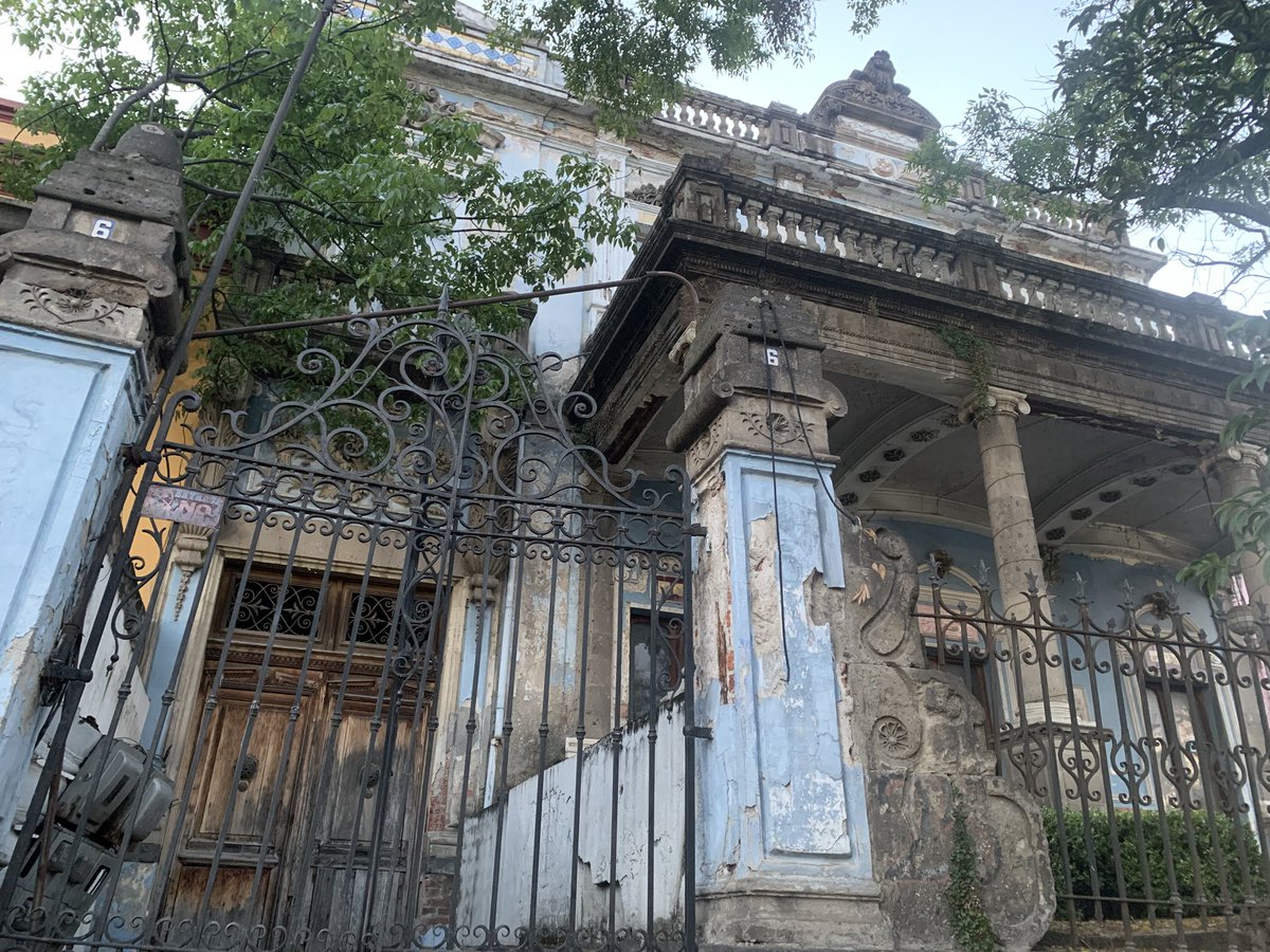 Este es el lamentable estado de los inmuebles históricos de San Ángel, el patrimonio de la ciudad en ruinas. #cdmx