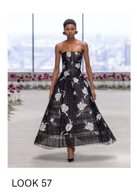 CRjulio2017's tweet photo. Like a dawn, gray and blue outfits. When the afternoon arrives, with it wonderful reds. Finally, glitter and black, like the night. @wesgordon @HouseofHerrera #NYFW 🌃🌇🌌👗💃🏻🥀🎇 https://t.co/IebQOiyG96