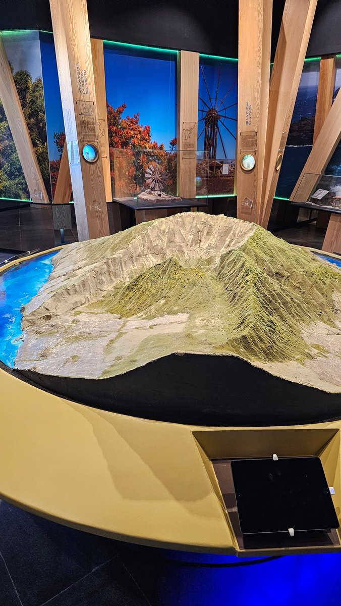 ViajarCamper's tweet photo. 🚗 Fui por Garafia al noroeste de La Palma. Visité el punto de información del observatorio. Aunque es básico, me dejaron entrar gratis por estar desempleado 🙌. ¡Buen dato para quienes estamos en esa situación!
#Benavente #Observatorio #LaPalma #TurismoIslasCanarias
2/5 https://t.co/dlShb6IENm
