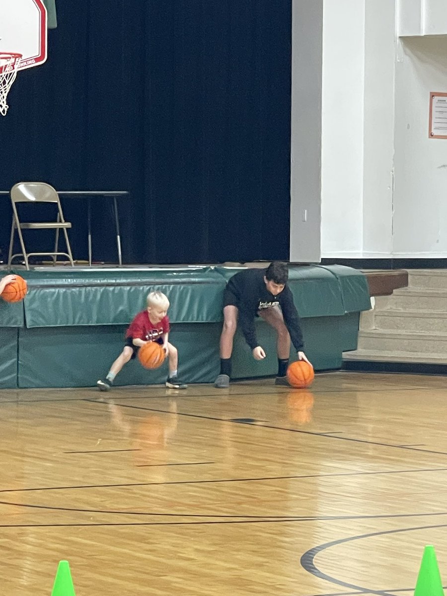 PennyDippold's tweet image. Lil’ Tigers was all about the dribble hand off, planting your feet and good ole fashion slam dunks🧡🏀🖤 #LYBA #LPSTigers #lovelandyouthbasketball