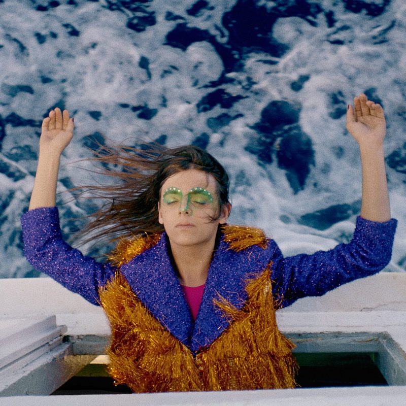 #Sanremo2025 
And the winner Is...
Poliedrico, originale e anticonformista.
Per me ha vinto lui🤟