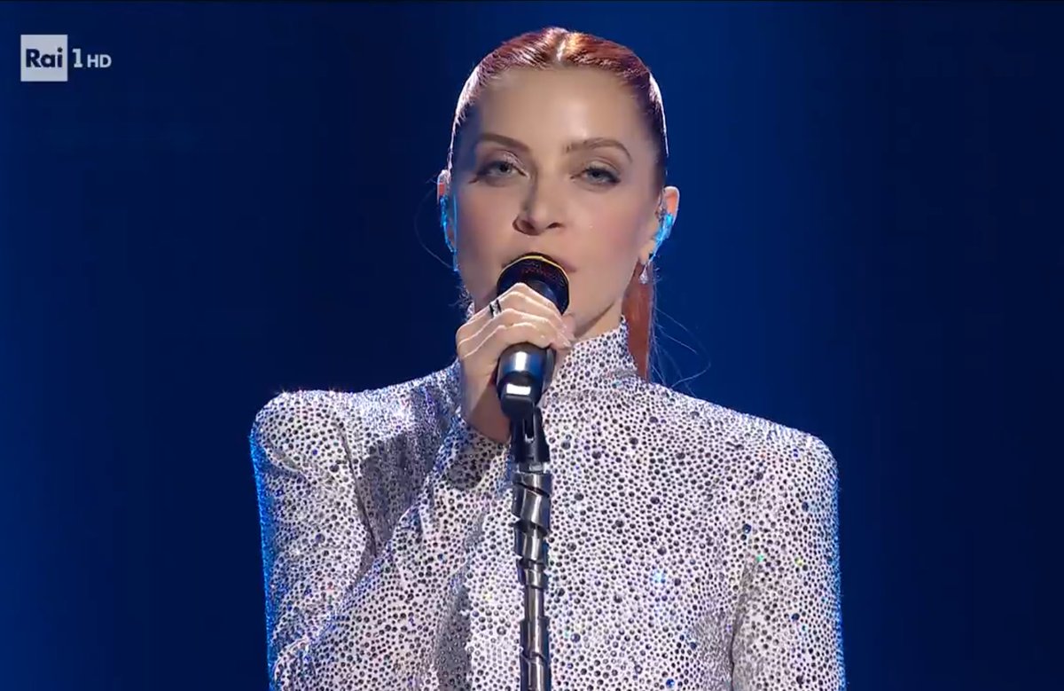 Noemi ha fatto un festival impeccabile e ha servito talento,bellezza, eleganza,classe✨🧡👑 #Sanremo2025