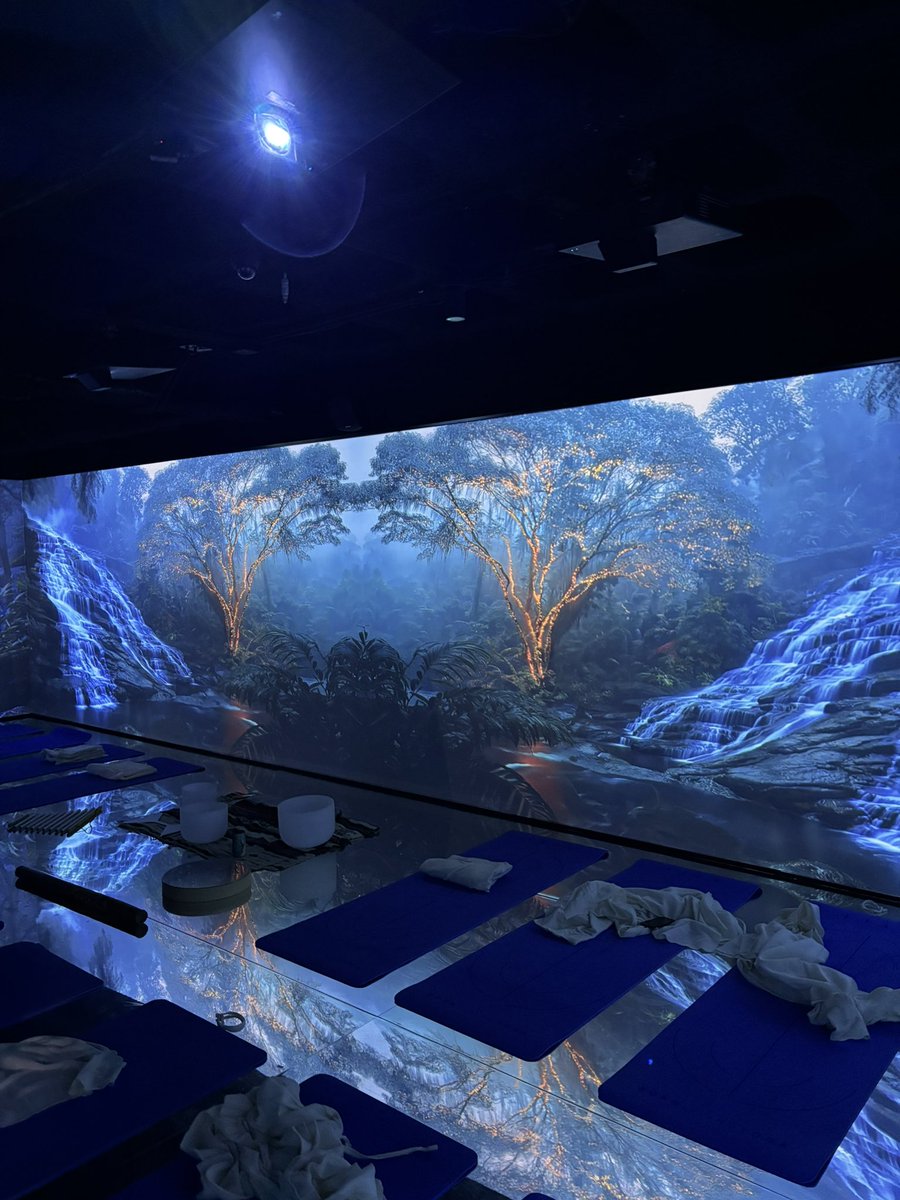 Today, I experienced an incredible session of sound healing &amp; vinyasa yoga in an immersive space in Madrid—it was amazing!

<a href="/carballesta/">Carmen Ballesta</a> congrats on this amazing project merging digital art &amp; wellness!

Artist: <a href="/monomosite/">MONOMO</a>