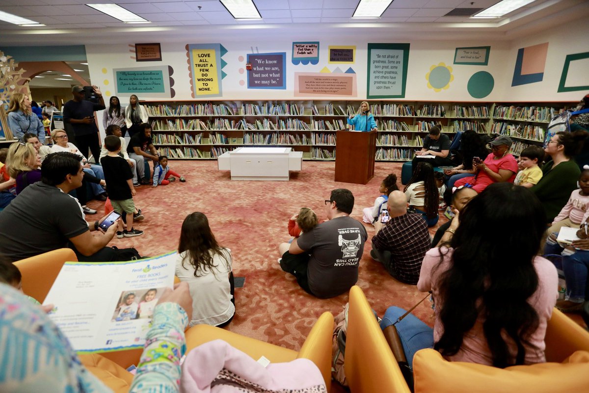 MayorDeegan's tweet photo. Readers are leaders and it was great to see all of the young leaders at the @jaxlibrary Preschool Palooza today.  It was the first appearance for our new River City Readers Bookmobile and we loved giving away books and putting smiles on so many faces.  Remember to go to https://t.co/sx9oOf5QXy, download the @zoobeanreads app, and start logging your reading minutes today!