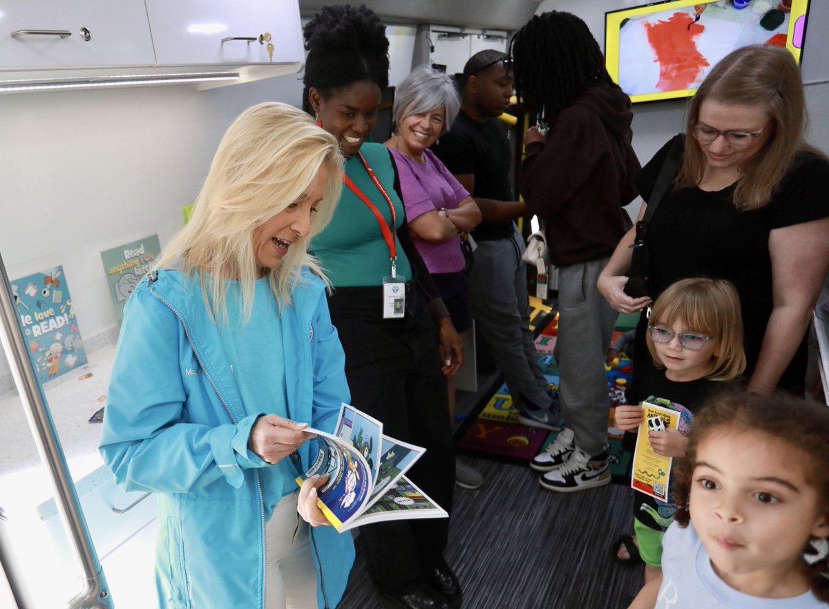 MayorDeegan's tweet photo. Readers are leaders and it was great to see all of the young leaders at the @jaxlibrary Preschool Palooza today.  It was the first appearance for our new River City Readers Bookmobile and we loved giving away books and putting smiles on so many faces.  Remember to go to https://t.co/sx9oOf5QXy, download the @zoobeanreads app, and start logging your reading minutes today!