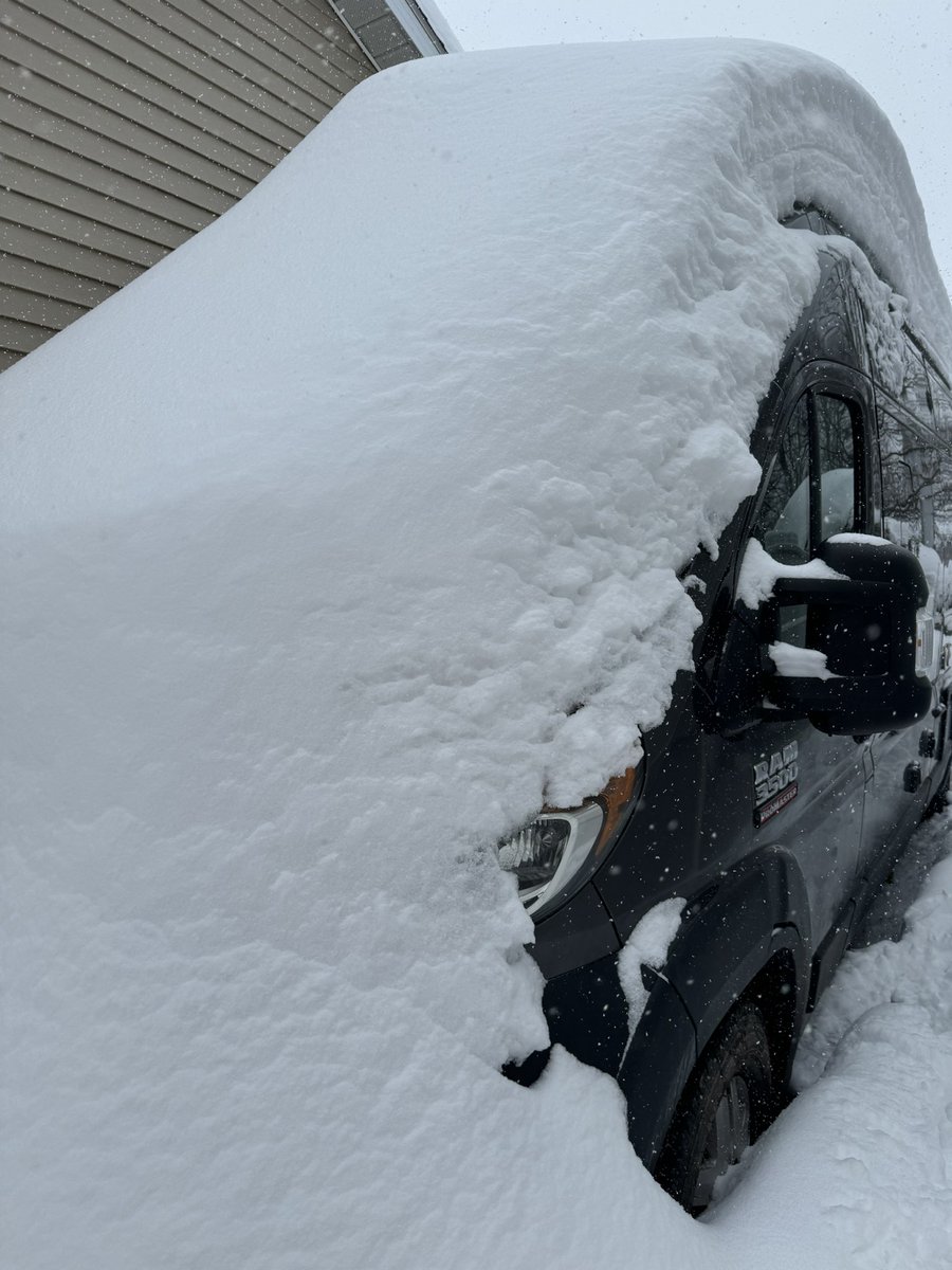 I used the camper for one day when it was close to 40 out. Been snowing the past 3 days and it’s completely buried again 😅😅
